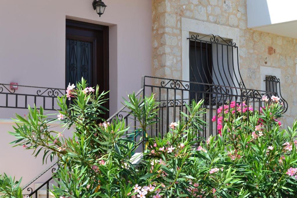 Olive Coast Suites باليكاسترون المظهر الخارجي الصورة